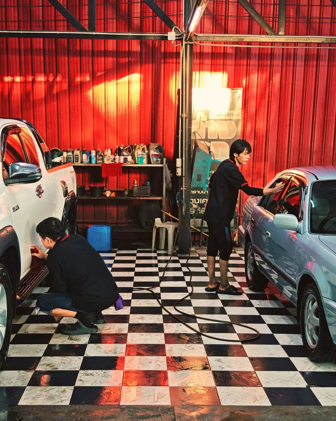 พื้นที่ดูแลรถภายในร้าน